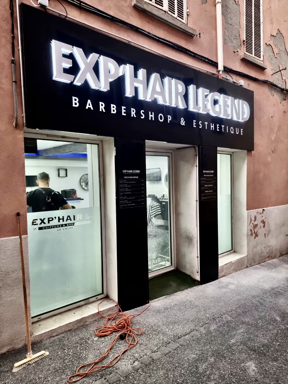 Enseigne lettres éclairage indirect
